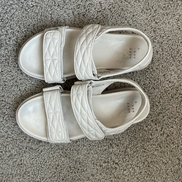 Target sandals - Picture 2 of 3